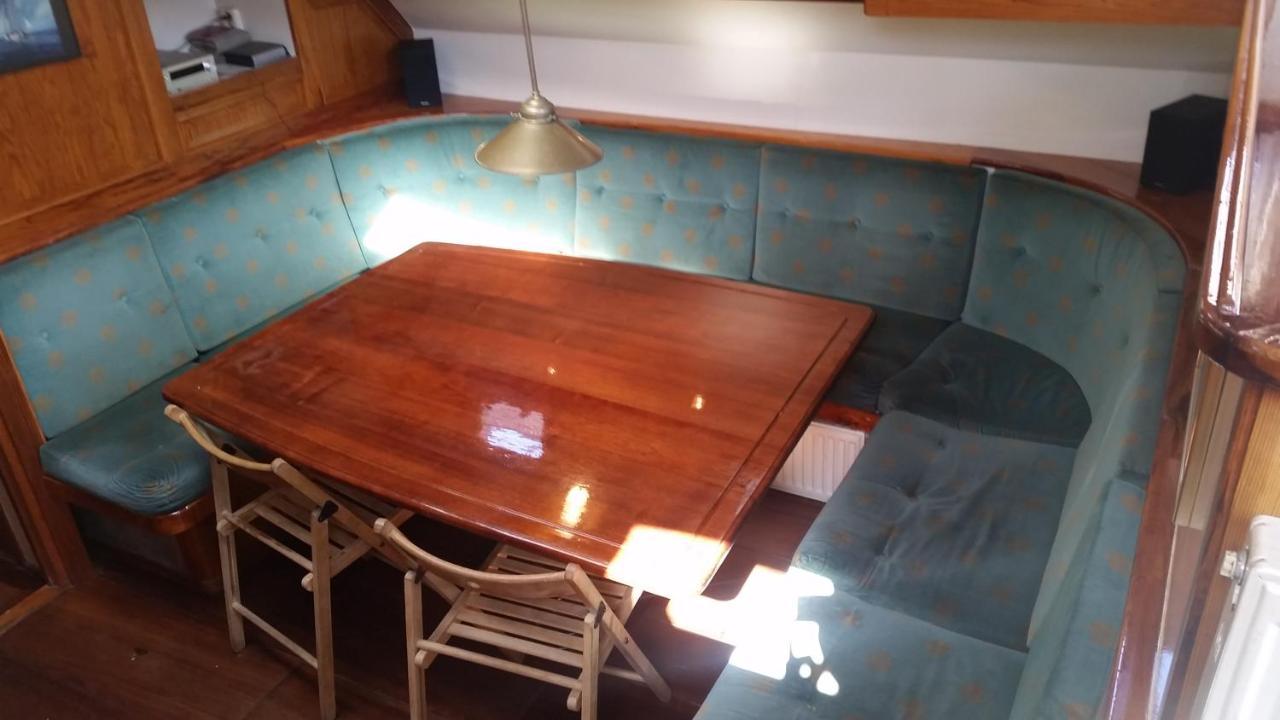 Ostello Tjalkjacht Pelikaan Enkhuizen Esterno foto