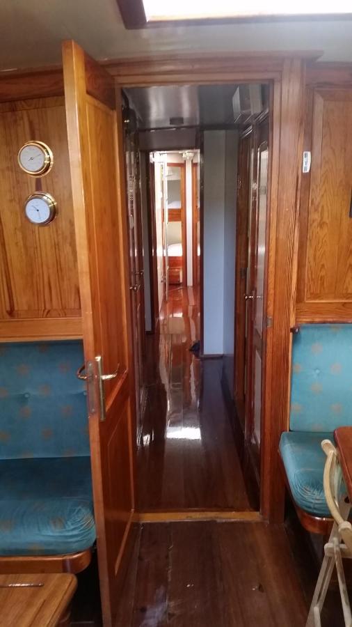 Ostello Tjalkjacht Pelikaan Enkhuizen Esterno foto